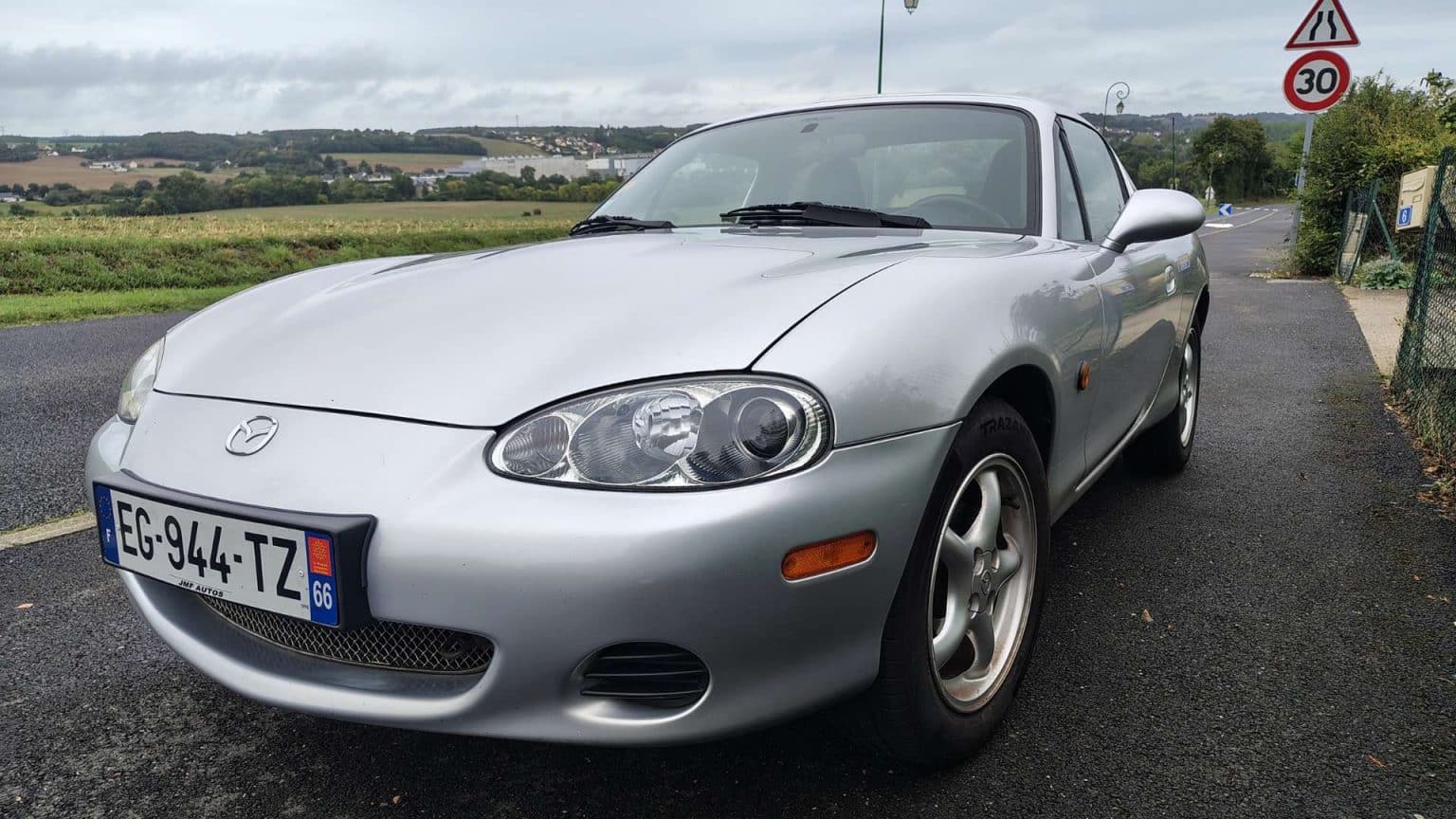 Mazda MX-5 NBFL vue avant trois quarts