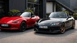 Mazda MX-5 ND rouge stationnée aux côtés d’une Honda S2000 noire, deux roadsters japonais emblématiques comparés côte à côte.