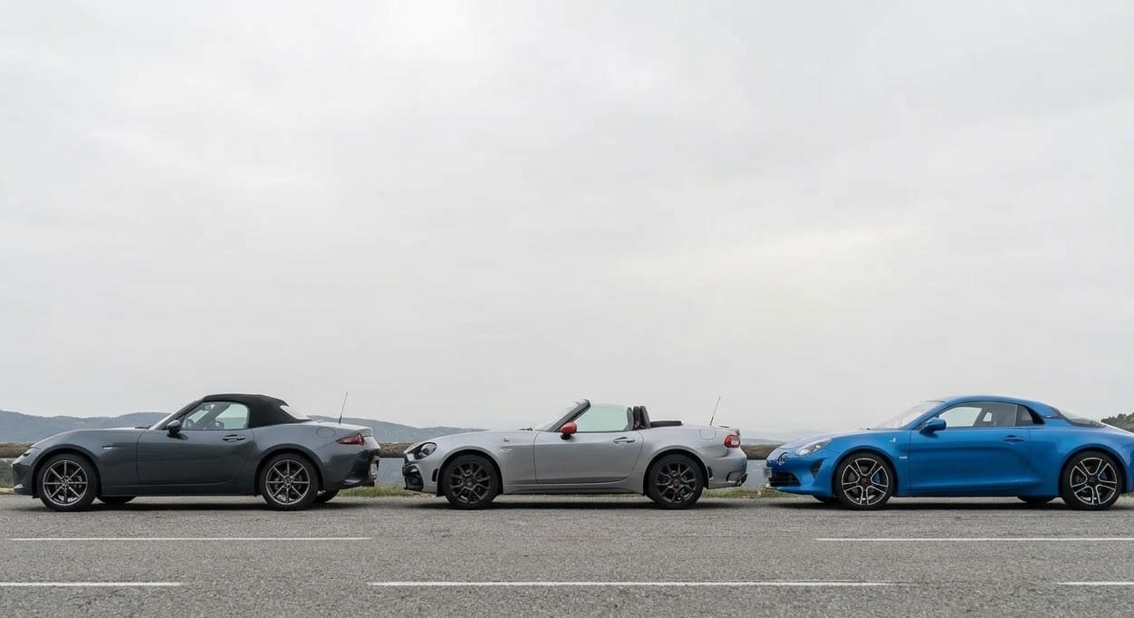 Mazda MX-5 en appui dans un virage sur route sinueuse de montagne, test dynamique de conduite