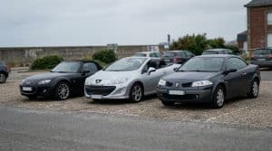Mazda MX-5 face à une Peugeot 308 CC et une Renault Mégane CC, comparatif cabriolet occasion en France