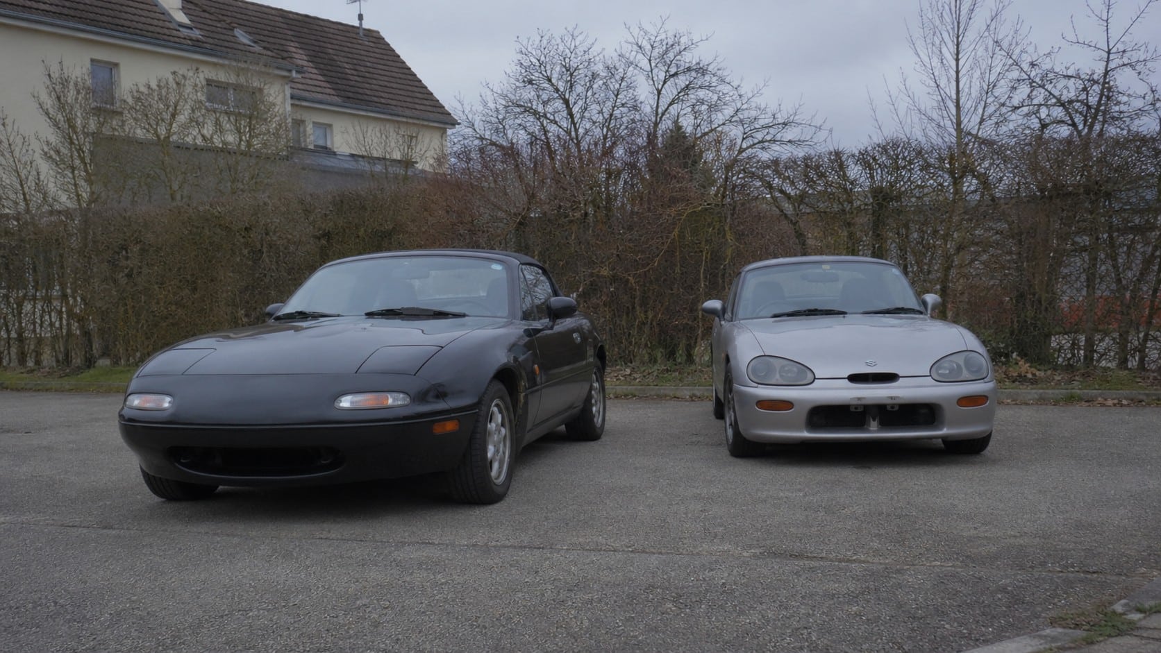 Mazda MX-5 vs Suzuki Cappuccino : qui gagne le duel roadster ?
