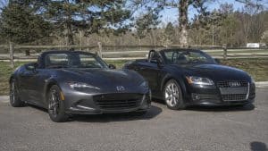 MX-5 vs Audi TT Roadster : lequel choisir selon budget et usage 3 mazda_mx-5_nd_vs_audi_tt_roadster_8j_cabriolets_gris_et_noir_comparatif_sportives_sur_parking_ensoleille_2026-07-13_16-9